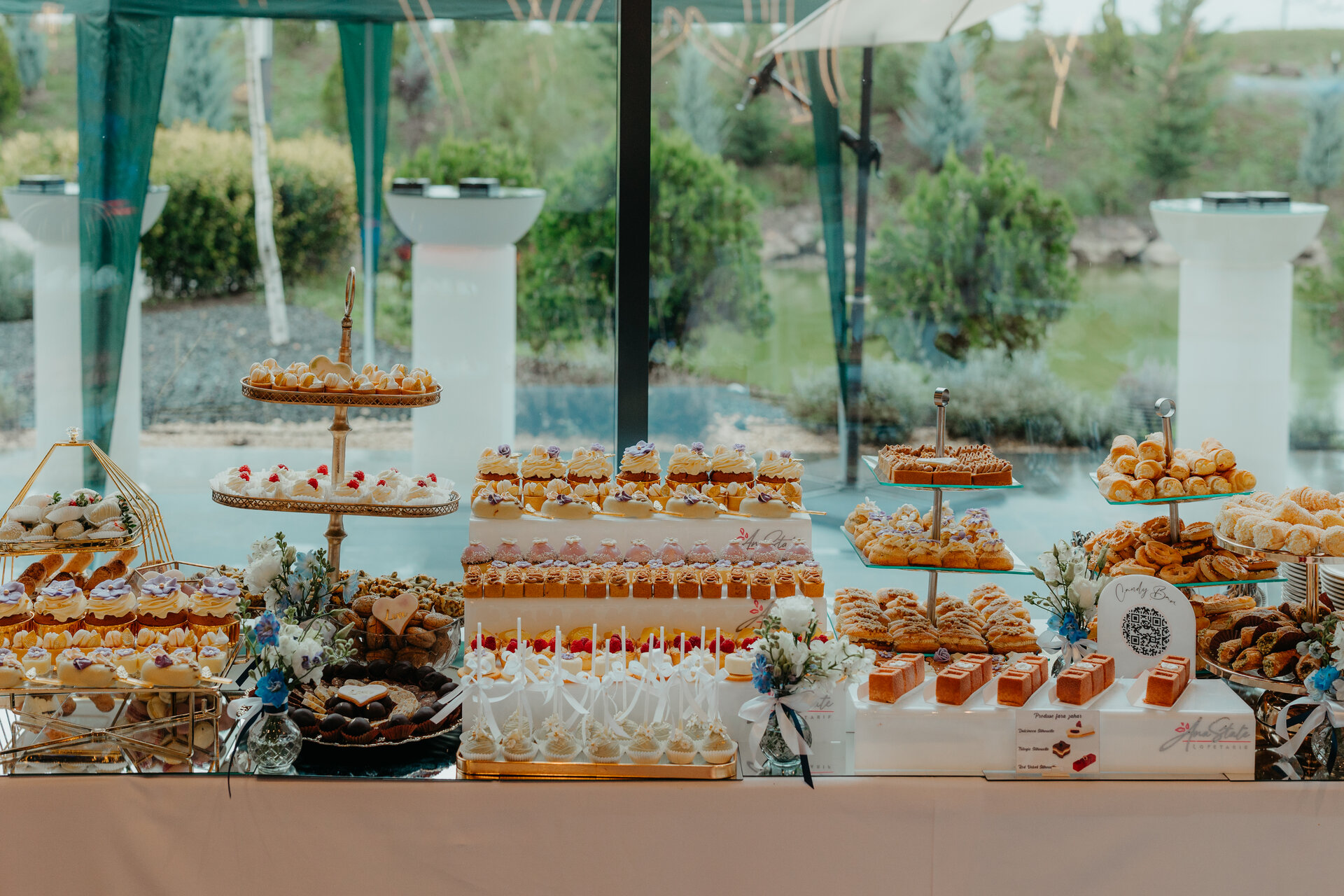 Candy bar nuntă în exterior — grădină Ana State Ploiești